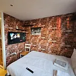 Studio flat in Paddington Central London Zone 1